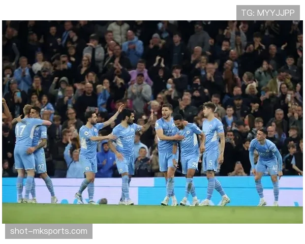 福登精妙跑位助曼城进攻效率提升，状态回暖成关注焦点