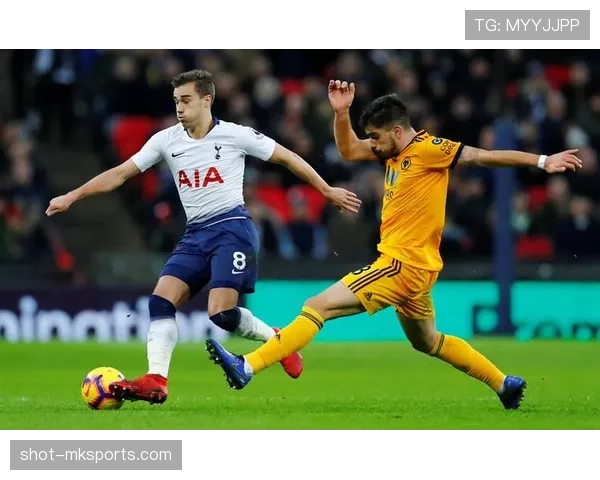 奥纳纳 vs 赖斯：英超全能后腰的不同模板