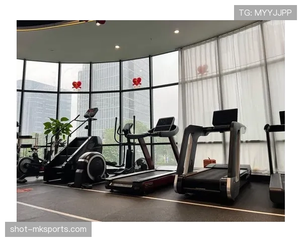 孔帕尼这训练强度，40岁了还在健身房加练到凌晨？