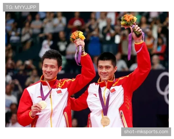 要是傅海峰晒婚礼，评论区先不是看脸而是问那套桌椅哪家定制